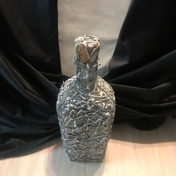 🤍🖤 Bottle Vase 🖤🤍